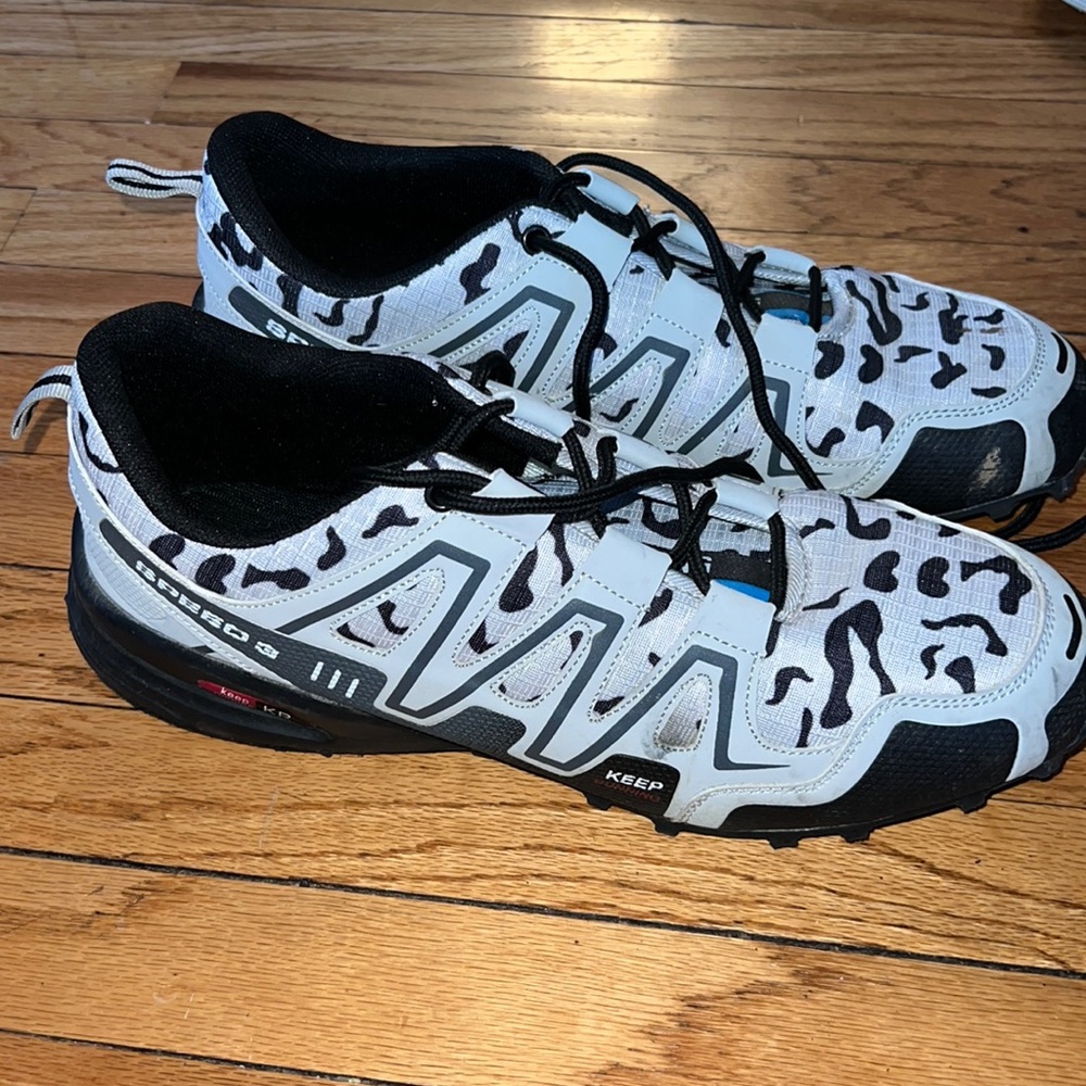 Running shoes size 10